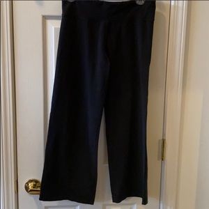 Lululemon vintage black yoga crops size 6